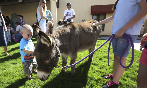 Tucson assisted-living center reaches out with Easter Festival